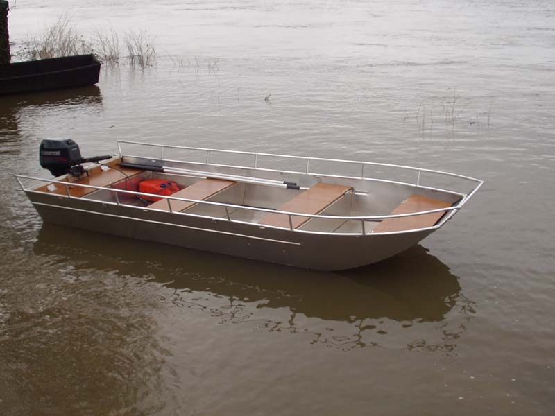 Сварная алюминиевая лодка