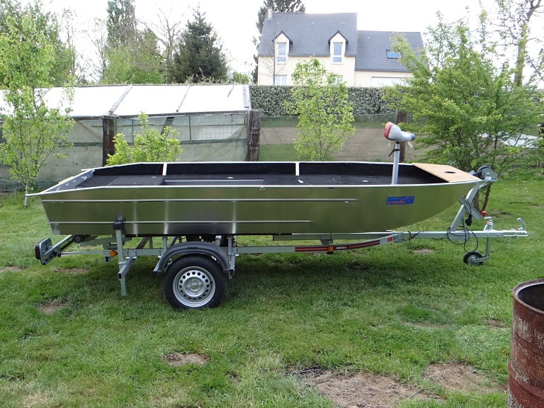 Легкая алюминиевая рыболовная лодка (89)