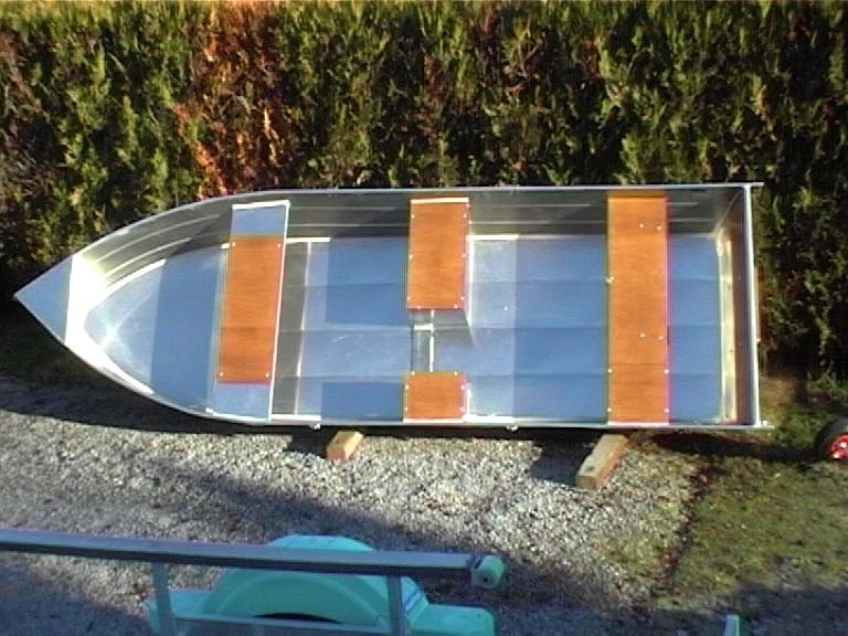 Алюминиевая рыбацкая лодка (16)